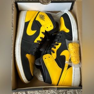 AUTHENTIC AIR JORDAN 1 RETRO. AMAZING CONDITION MENS SIZE 8.5